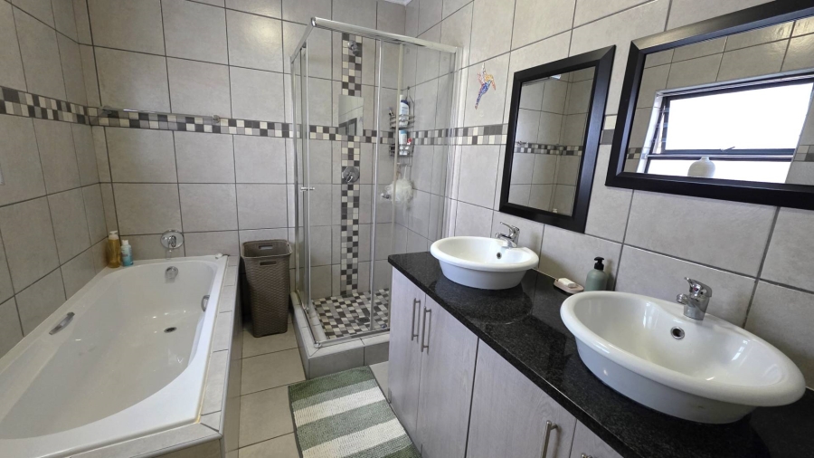 To Let 3 Bedroom Property for Rent in Melodie North West